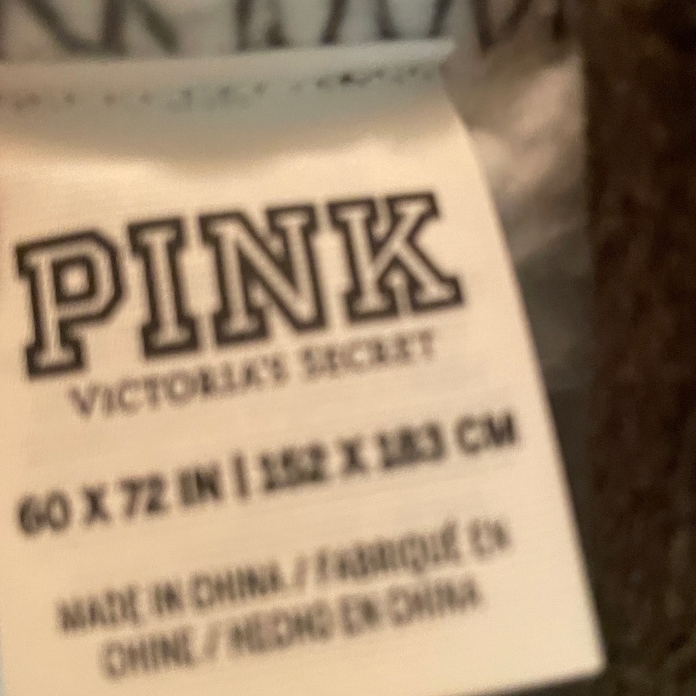 Pink Victoria’s Secret BNIP Sherpa blanket - Picture 7 of 12